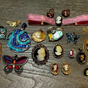 Live jewelry 💎 shows $5 starts on all buy 5 get 6th free!  Like to be notified